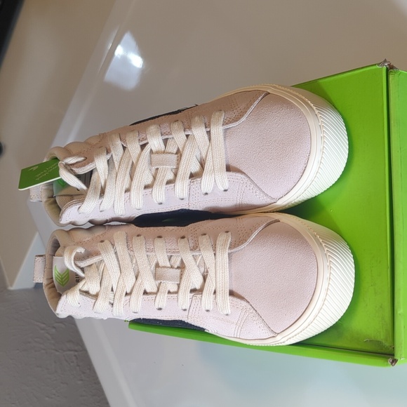 Cariuma (Off-white and Vintage White Suede) 5W - Picture 2 of 6